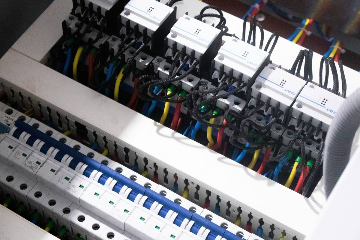 solar panel diagram showing series and parallel connections with labeled components